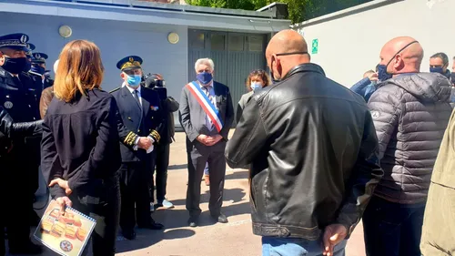 Saisie d'armes et de drogue: le préfet vient féliciter les...