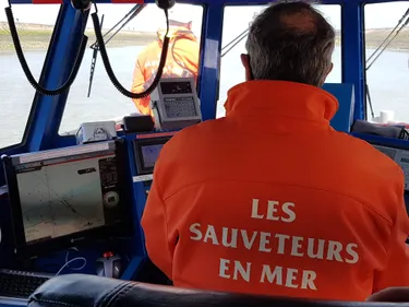 Les sauveteurs viennent en aide à 22 personnes ce matin au large de...
