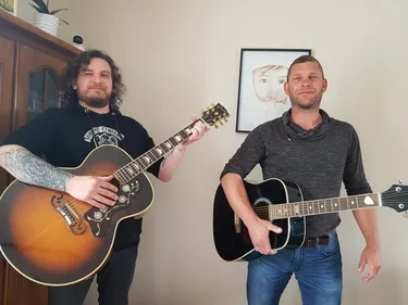 Rencontre avec Les Insurgés, un groupe de chansons engagé qui veut...