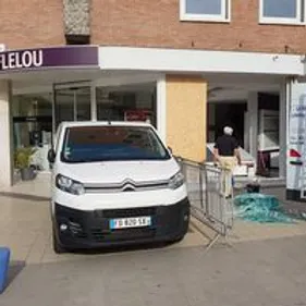 Attaques à la voiture-bélier, deux personnes interpellées