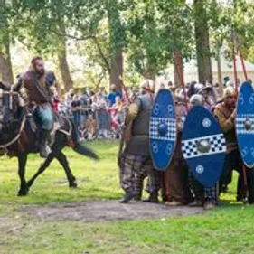 Koh-Lanta, Dino-Parc, Années 90… Un été de héros