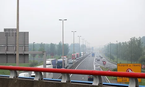 Gros bouchons sur l'A16 dans les deux sens