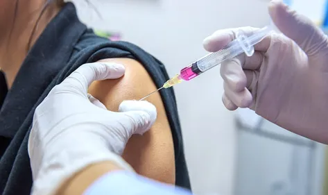 Face au variant Indien, l'ARS et la Préfecture lancent un appel à...