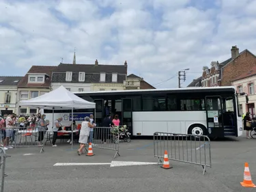 Au vaccinocar, beaucoup de jeunes en quête du pass sanitaire