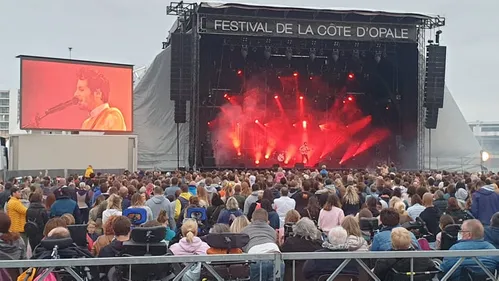 Devant 6000 personnes, Vianney a brillamment ouvert le festival de...