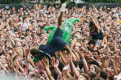 Des nuits secrètes et debout