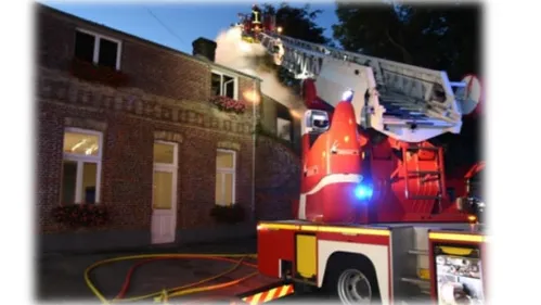 Tatinghem: un bâtiment désaffecté prend feu, 17 pompiers mobilisés