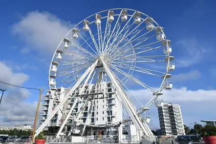 La grande Roue en train d'être démontée