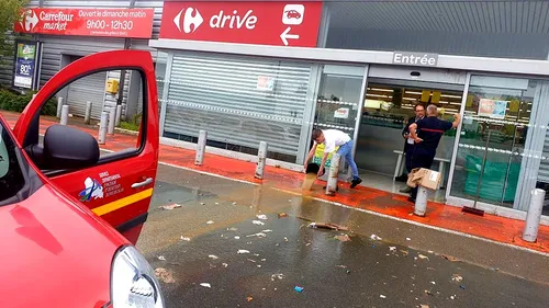 Routes et magasin fermés, maisons inondées: premier bilan du...