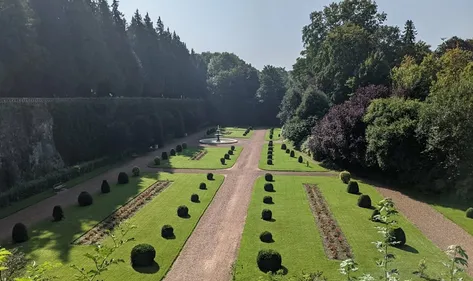 Pour les 125 ans du jardin public, la fontaine du jardin à la...