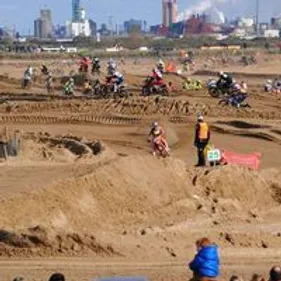 800 pilotes et une ambiance de feu pour la ronde des sables