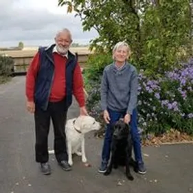 Les familles d’accueil de chiens d’aveugles, un premier pas essentiel