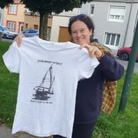 Marraine du voilier-studio de Sergent Garcia, Aline récolte des...