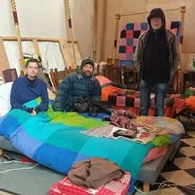 Le prêtre calaisien Philippe Demeestère arrête sa grève de la faim