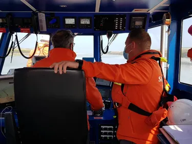 Des agents de la BAC sauvent des migrants de la noyade