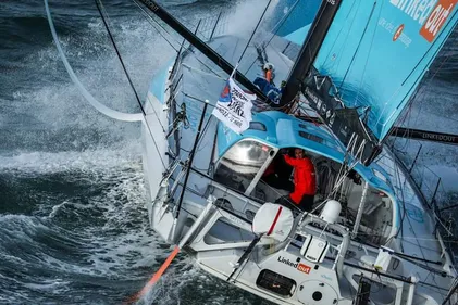 Thomas Ruyant prend la tête de la Transat Jacques Vabre