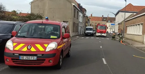 Les pompiers interviennent hier pour une odeur de gaz près de...