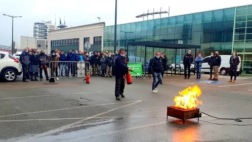 Après le feu mortel boulevard Voltaire, les gardiens d'immeuble...