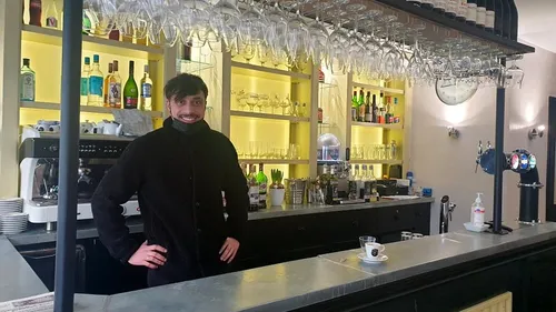 Interdiction de consommer debout: les patrons de bars et de cafés...