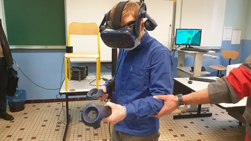 Marquise: au lycée des 2 caps, les élèves découvrent les gestes de...