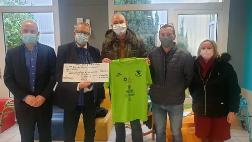 Plus de 6250 euros remis à l'IEM Imagine après la course solidaire...