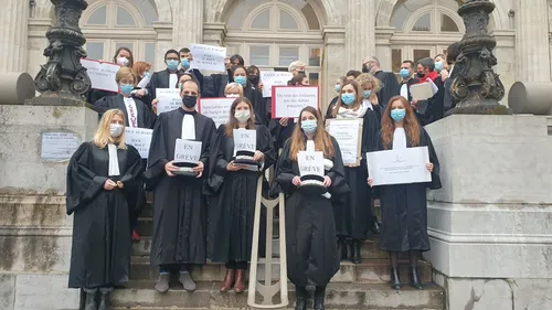 Les magistrats du tribunal manifestent pour réclamer plus de moyens...