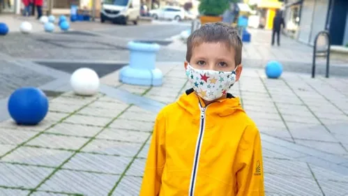 Le port du masque à l'extérieur pour les zones à forte concentration