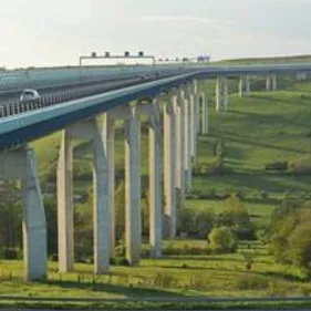 Face aux rafales de vent, la vitesse limitée sur les viaducs