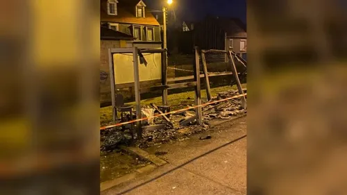 Un abri SNCF part en fumée à la gare Wimille-Wimereux