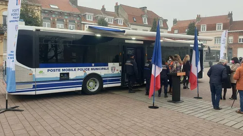 La police municipale a un nouveau bureau... et c'est un bus