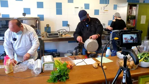 Le centre Jacques Brel cuisine et filme des recettes "simples et...