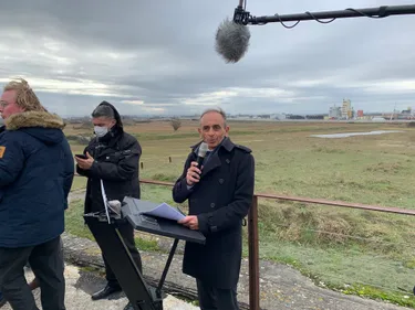 Eric Zemmour choisit le site de l'ancienne jungle de Calais pour...
