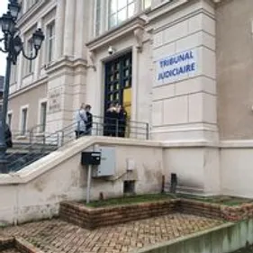 Une jeune fille risque gros après un incendie volontaire