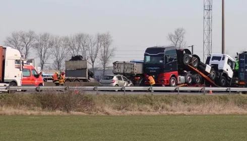 Evitez l'A16, les secours sur place après un accident