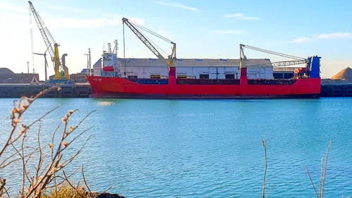 Le cargo russe intercepté et arraisonné à Boulogne-sur-Mer...