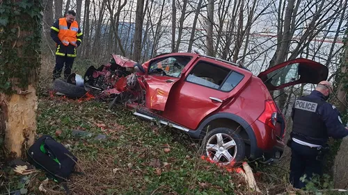 Ivre, il perd le contrôle de son véhicule et s'encastre dans un...