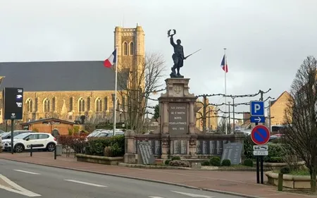 Déplacement du monument aux morts: face à la polémique, le maire...