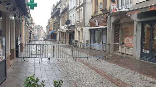 Une cheminée menace de tomber: la rue de Lille barrée, plusieurs...