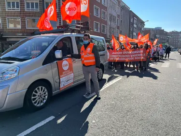 Des salariés dans la rue pour défendre leurs conditions de travail.