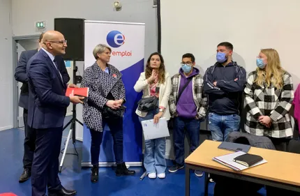 Le CEJ aide les jeunes à retrouver un emploi