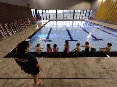 Les scolaires ont commencé à apprendre à nager du côté de Linéo