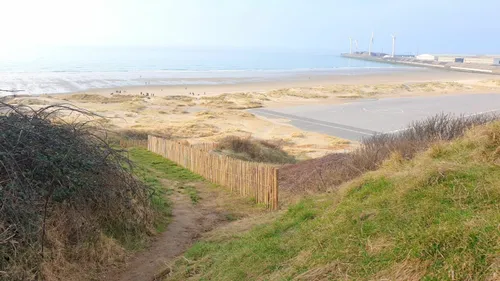 Un nouveau sentier inauguré au Mont-de-Couppe, l'accès à la plage...