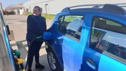 Hausse des prix à la pompe: les automobilistes font le plein... de...