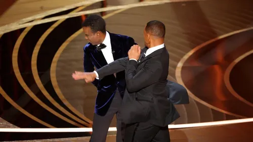 Sidération aux Oscars 2022: Will Smith gifle l'humoriste Chris Rock...