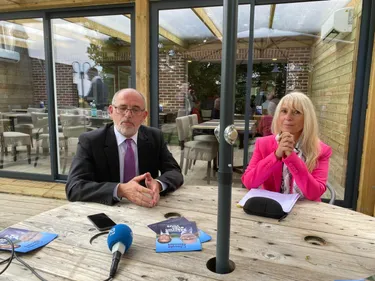 "Je serai le vote utile”, avant le premier tour des législatives,...