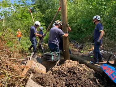 Un chantier inhabituel pour Enedis au cœur du marais audomarois