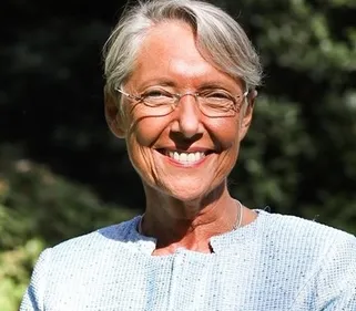 Elisabeth Borne prend du galon auprès d'Emmanuel Macron