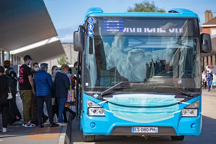 Le masque ne sera plus obligatoire dans les transports en commun à...