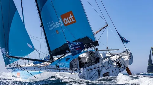 Abandon pour Thomas Ruyant