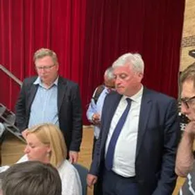 Auguste Evrard (RN) et Bertrand Petit (DVG) en tête dans la 8e...